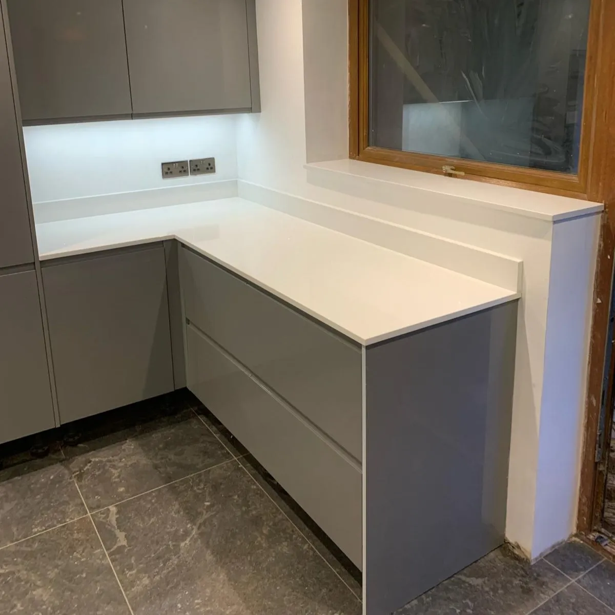 Fugen Quartz Kitchen Worktop White Shimmer