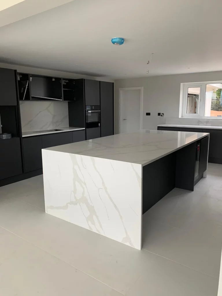 Fugen Superior Calacatta Quartz Island