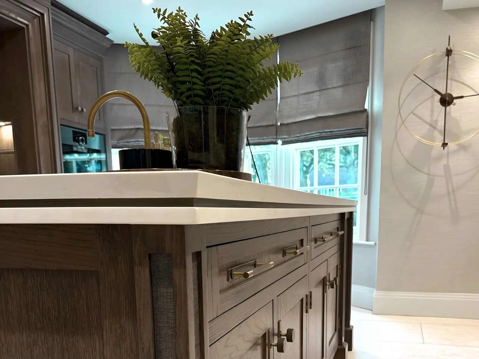 Quartz Worktop with Brass Inlay - Fugen Tuscany with an Antique Brass Layer